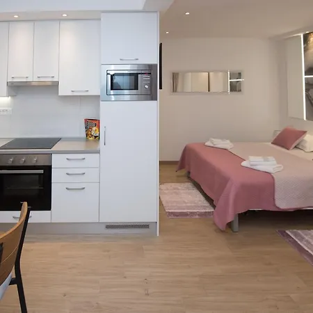 Cozy Honeymoon In The Old Town *