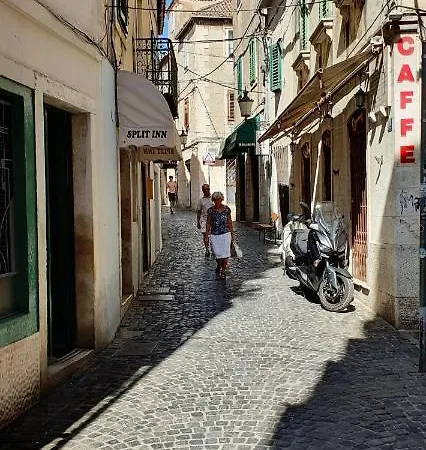 Cozy Honeymoon In The Old Town *