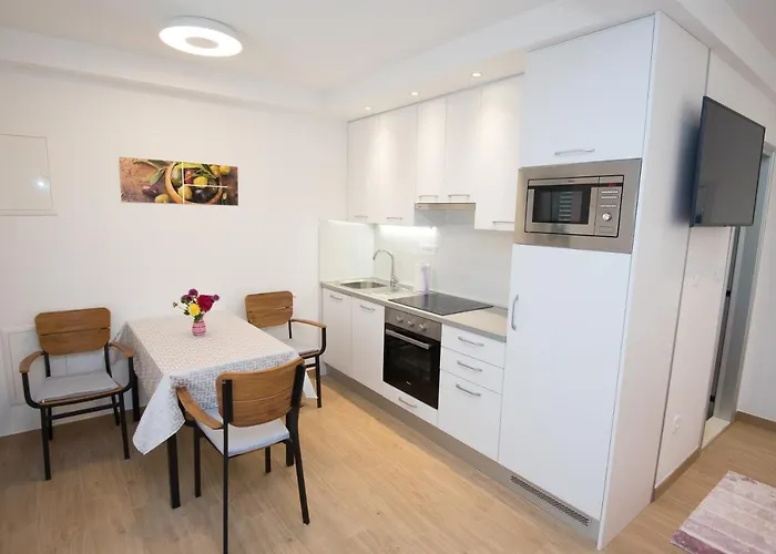 Cozy Honeymoon & Free Parking Available P&r Apartman