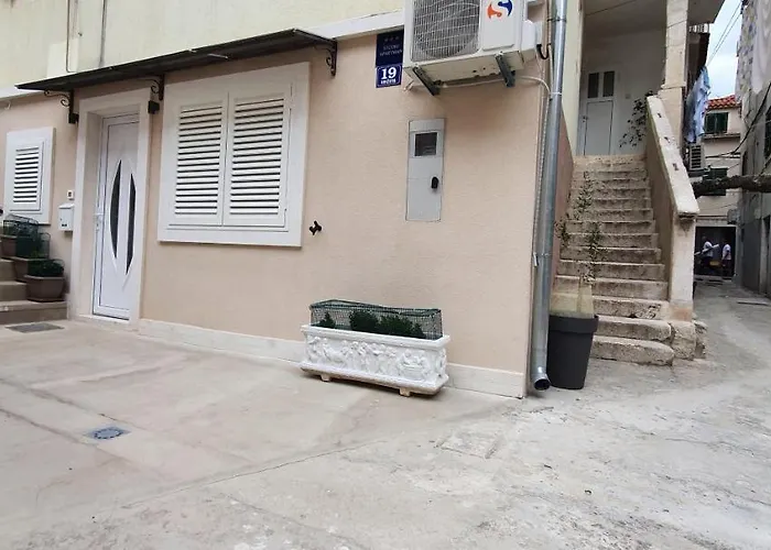 Cozy Honeymoon & Free Parking Available P&r Apartman Split